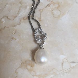 Beautiful delicate pearl necklace